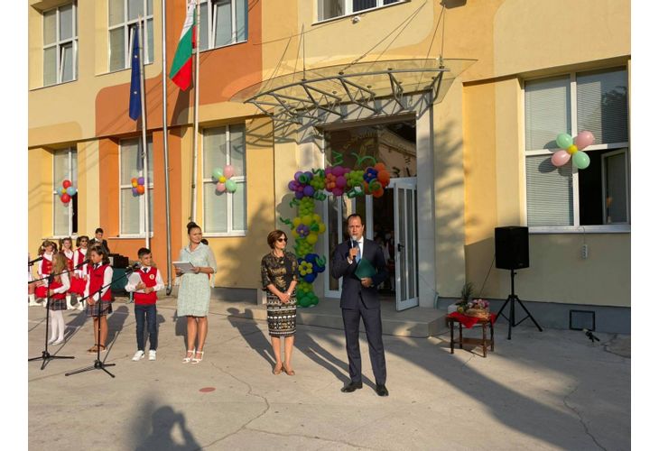 Кметът на Враца откри учебната година Кметът на Враца откри учебната година